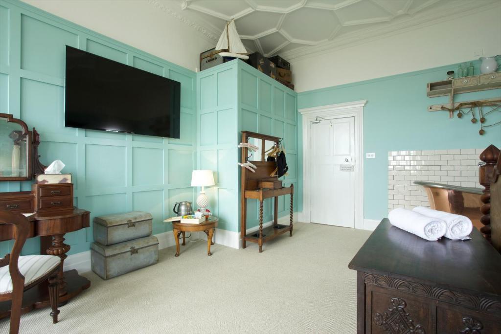 The House 3* Milford on Sea